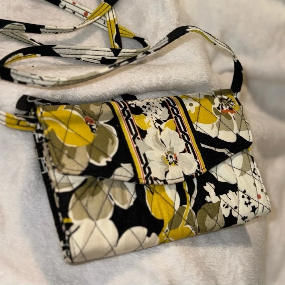 Vera Bradley Dogwood Strap Tri Fold Wallet￼